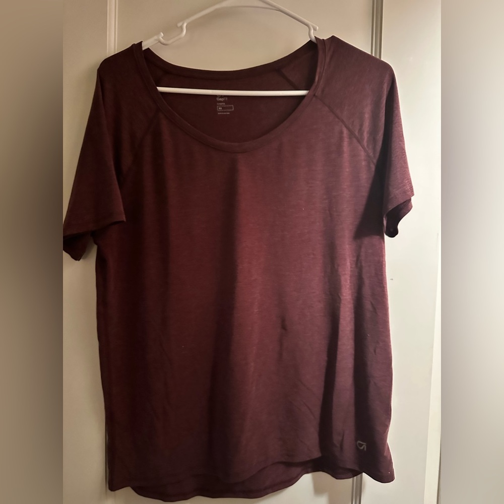 Gap workout top. Burgundy. Size extra small. Super soft.